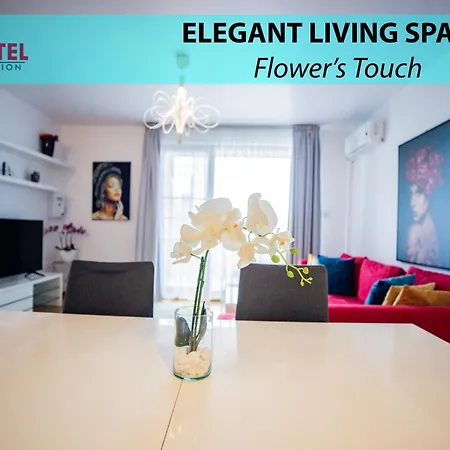 Red Riviera Suite&lake