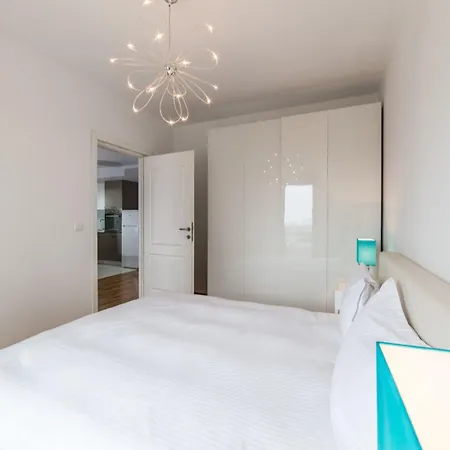 Red Riviera Suite&lake