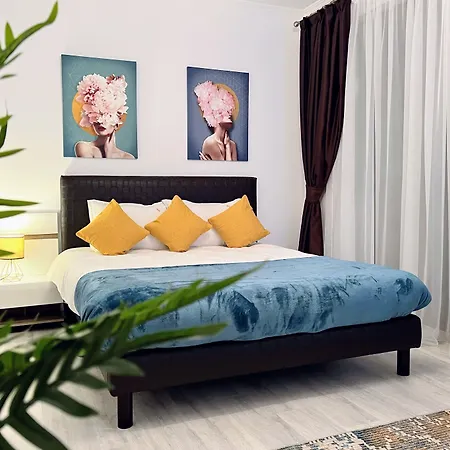 Red Riviera Suite&lake