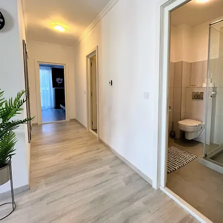 Red Riviera Suite&lake * Cluj-Napoca