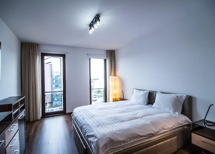 Red Riviera Suite&lake