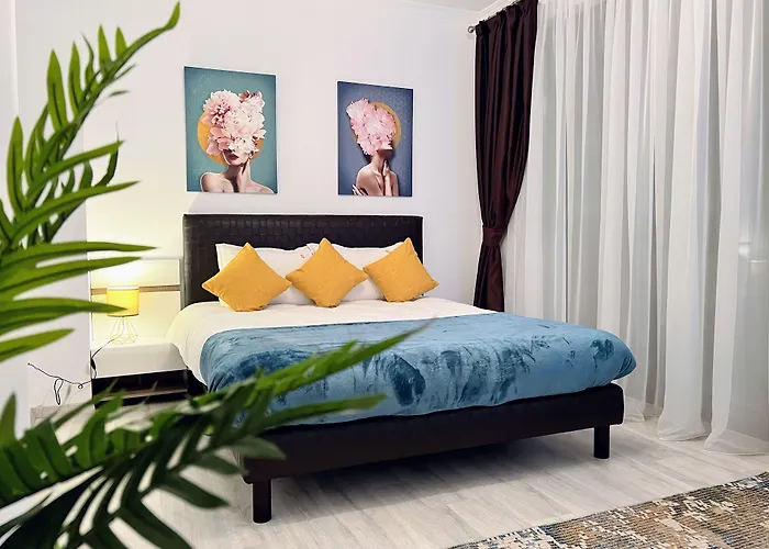 Red Riviera Suite&lake