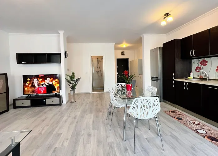 Red Riviera Suite&lake