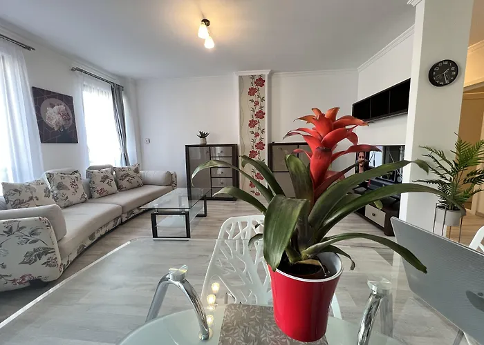 Red Riviera Suite&lake