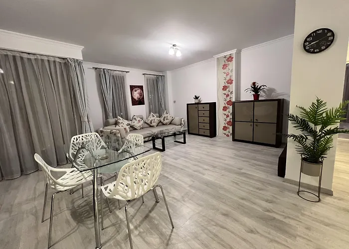 Red Riviera Suite&lake